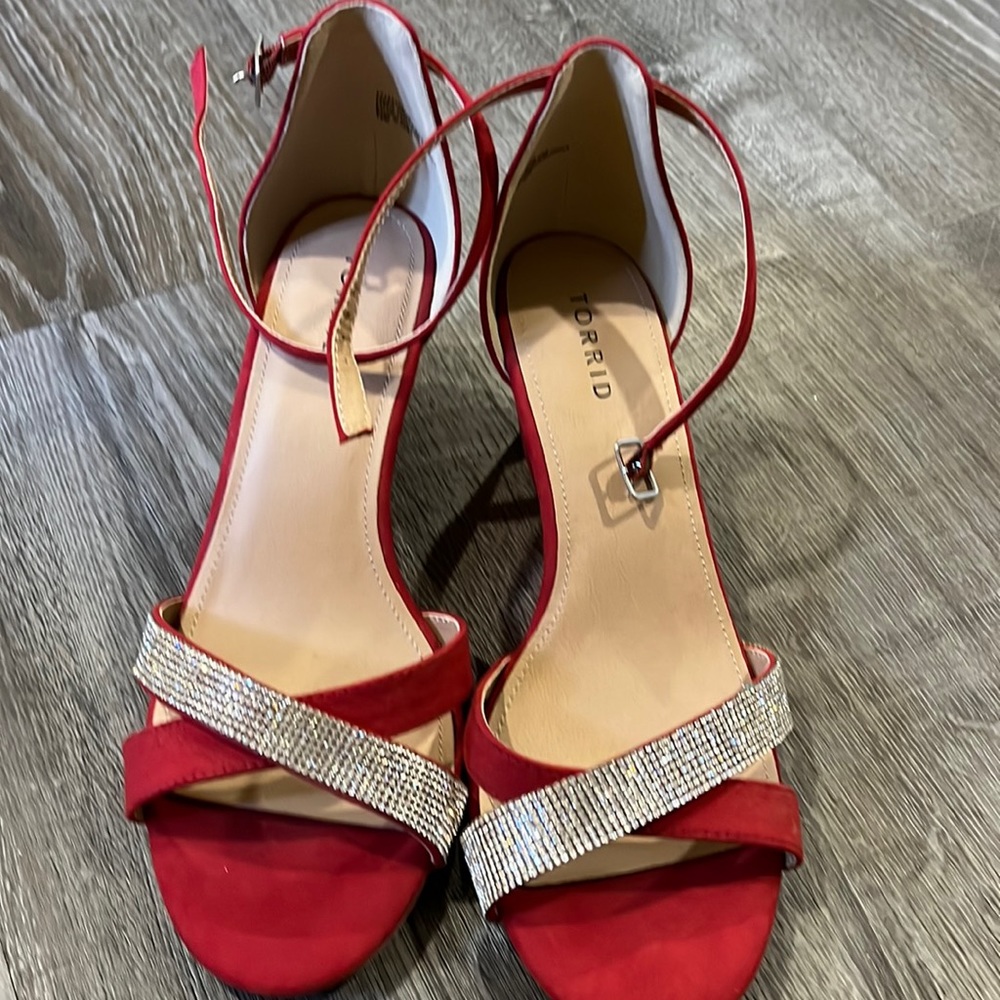 Size 10w torrid red heels
